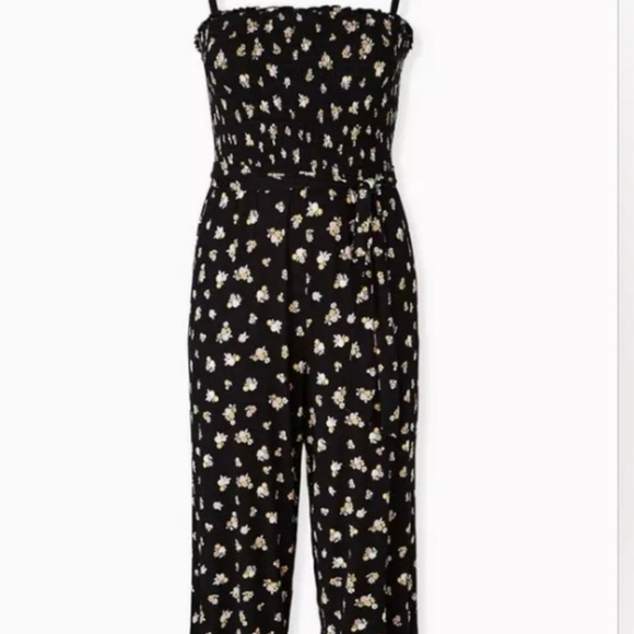 Torrid Size 1 SUPER SOFT BLACK FLORAL SMOCKED
CULOTTE JUMPSUIT ROMPER - Picture 1 of 13